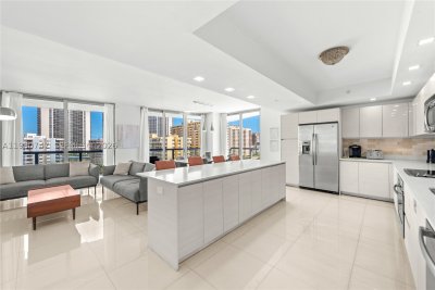 Comprar apartamento no Beachwalk T1001