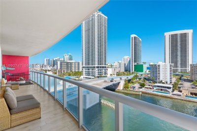Comprar apartamento no Beachwalk T1001