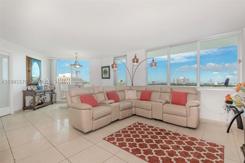 Condo for sale at Burleigh House 625