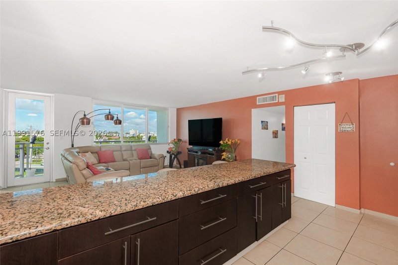 Condo for sale at Burleigh House 625