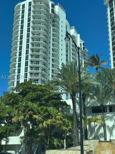 Comprar apartamento en M Resort Residences 802