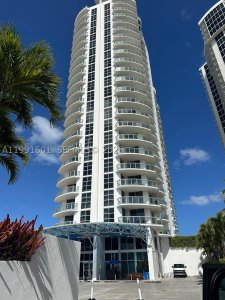 Comprar apartamento en M Resort Residences 802