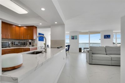 Comprar apartamento en Bayshore Place 1003A