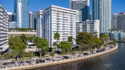 Comprar apartamento en Bayshore Place 1003A