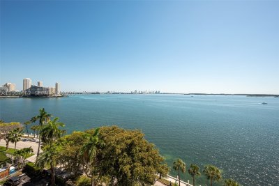 Comprar apartamento en Bayshore Place 1003A
