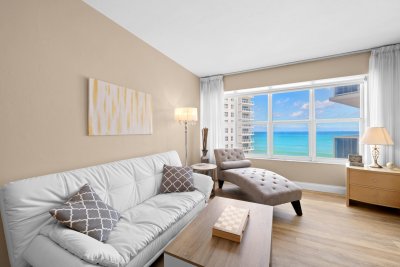 Aluguel de apartamento no Royal Ambassador 702
