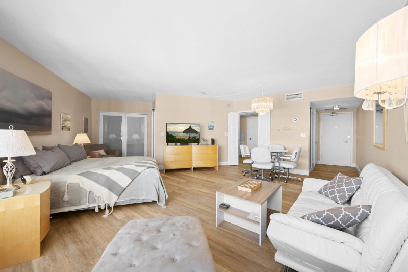 Apartment for rent at Royal Ambassador 702