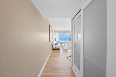 Aluguel de apartamento no Royal Ambassador 702