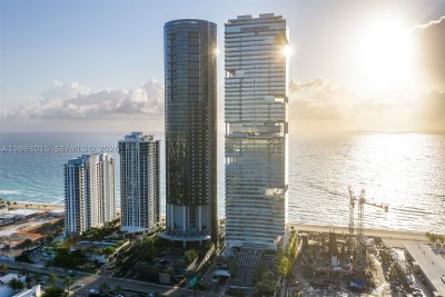 Comprar apartamento no Turnberry Ocean Club 2504