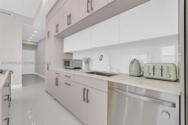Condo for sale at Del Prado South Tower PH04