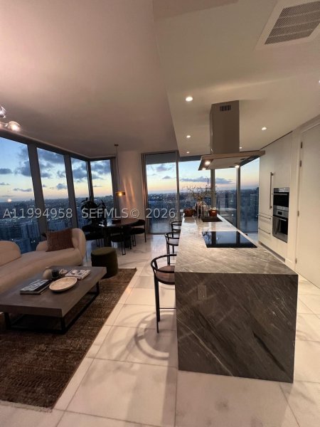 Comprar apartamento no Missoni Baia 2805