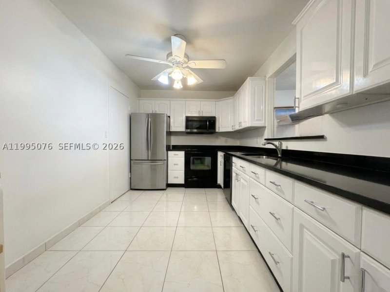 Apartment for rent at Hallmark of Hollywood 816