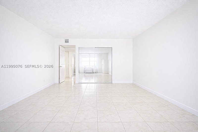 Apartment for rent at Hallmark of Hollywood 816