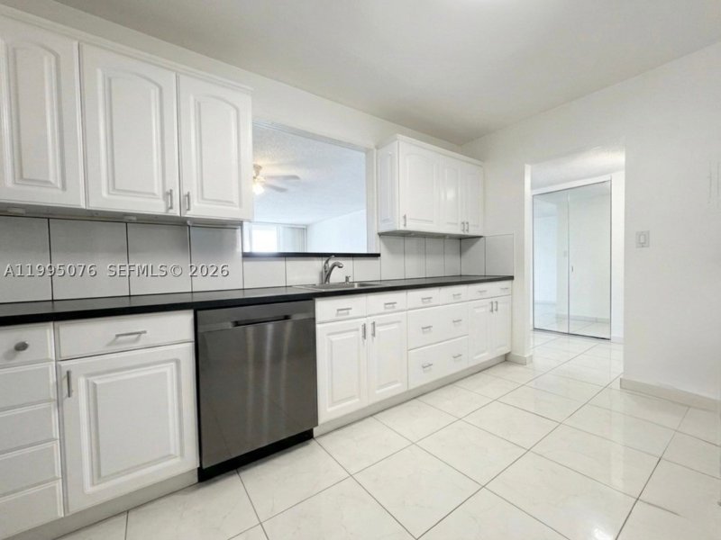 Apartment for rent at Hallmark of Hollywood 816