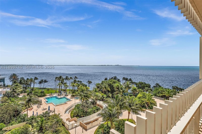 Condo for sale at Grove Isles Tower II B805