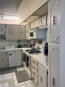 Aluguel de apartamento no Admirals Port Condos 405E