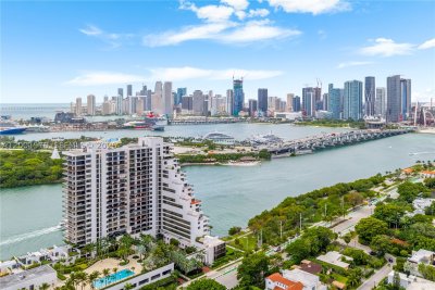 Comprar apartamento no 1000 Venetian Way 408