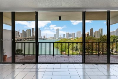Comprar apartamento no 1000 Venetian Way 408