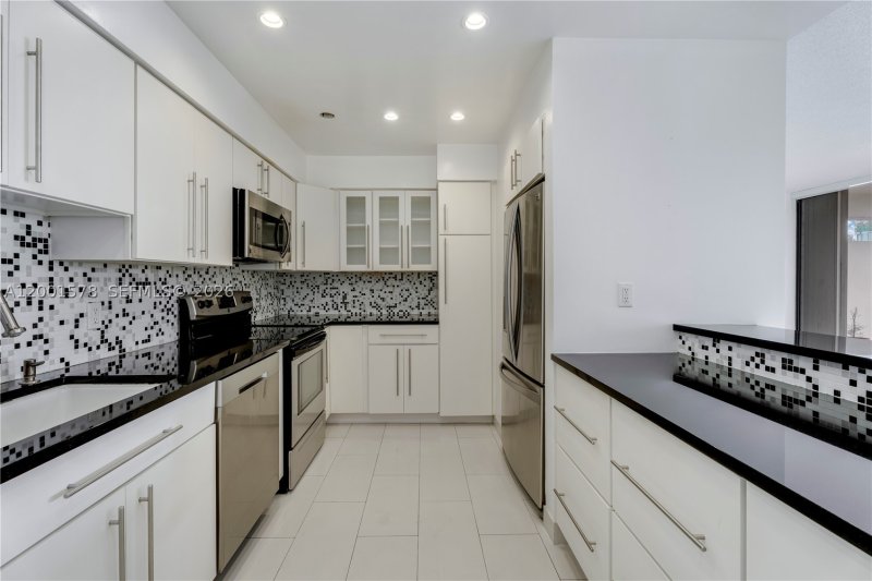 Condo for sale at 1000 Venetian Way 408