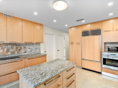 Aluguel de apartamento no Trump Tower One 406