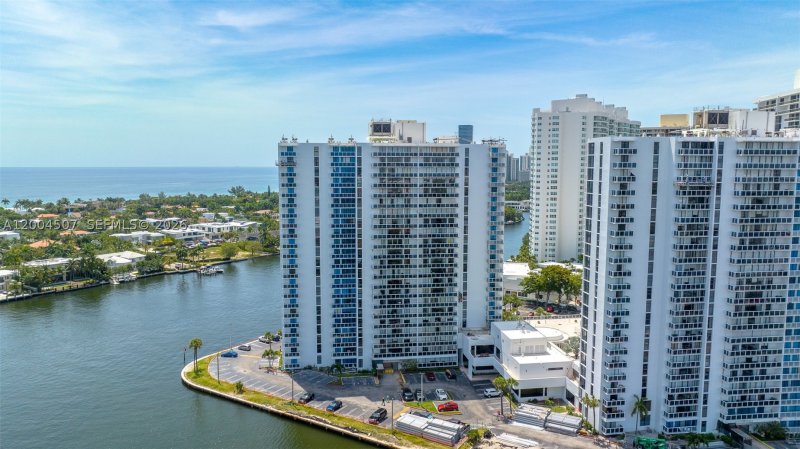 Condo for sale at Waterview PH-38