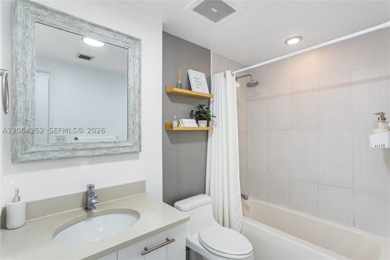 Condo for sale at Midtown Midblock 913