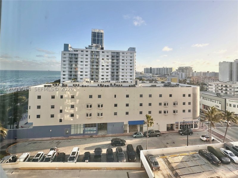 Condo for sale at Burleigh House 811