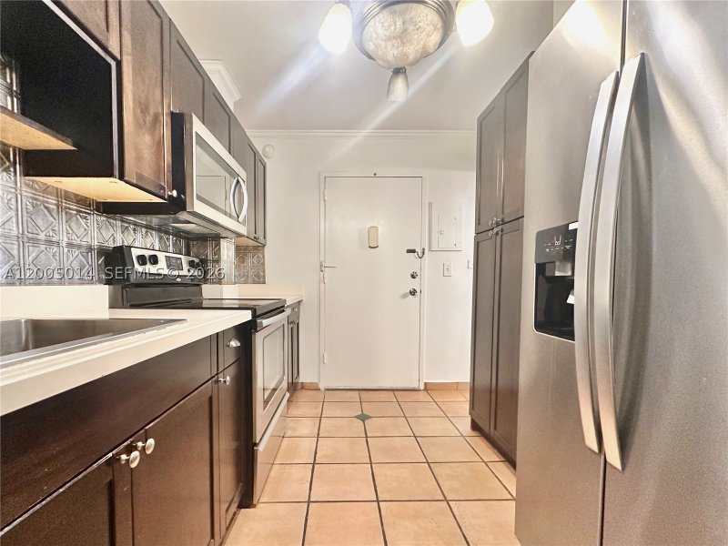 Condo for sale at Burleigh House 811