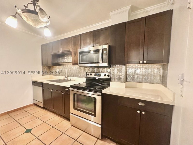 Condo for sale at Burleigh House 811