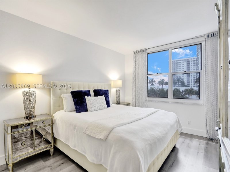 Condo for sale at The Wave Condo 415