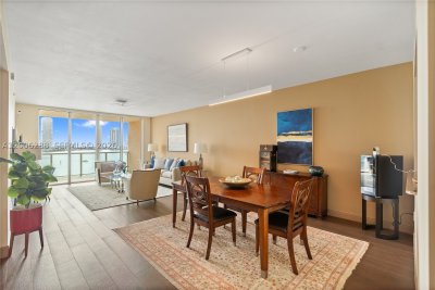 Comprar apartamento en Aventura Marina II 712