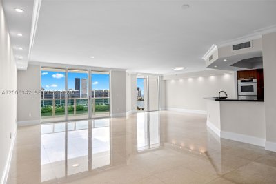 Comprar apartamento no Peninsula II 1604