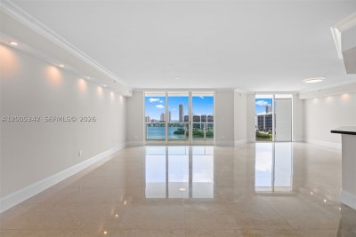 Comprar apartamento no Peninsula II 1604