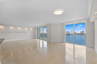 Comprar apartamento no Peninsula II 1604