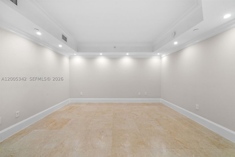 Comprar apartamento no Peninsula II 1604
