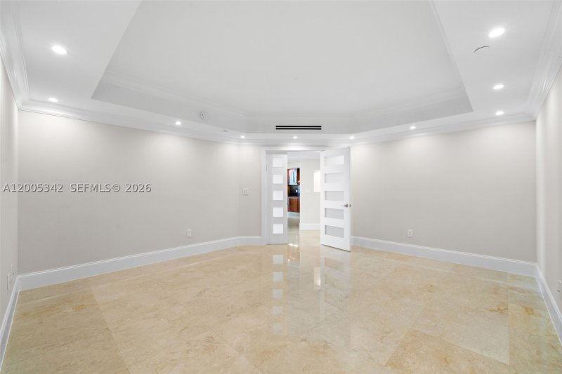 Comprar apartamento no Peninsula II 1604