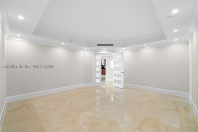Comprar apartamento no Peninsula II 1604