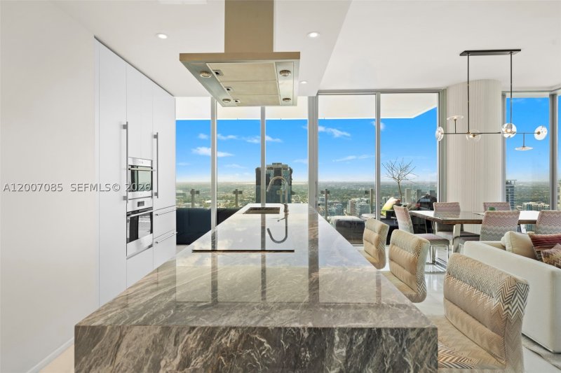Comprar apartamento no Missoni Baia 4206
