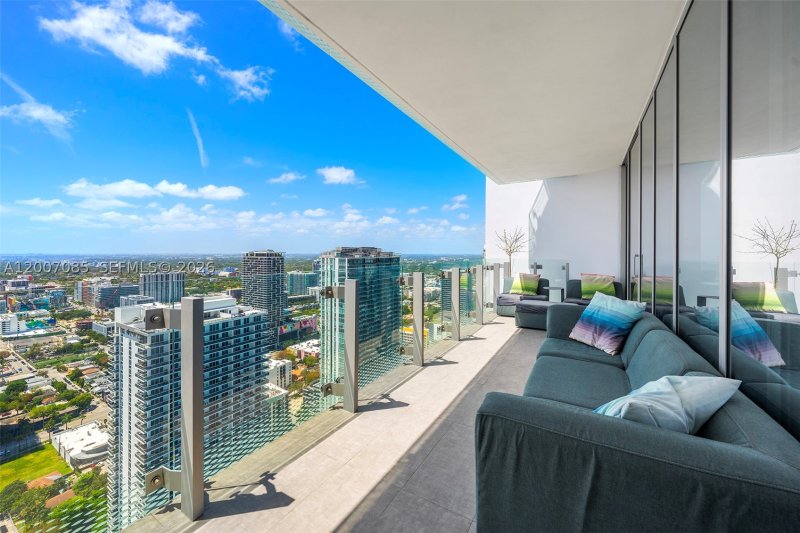 Comprar apartamento no Missoni Baia 4206