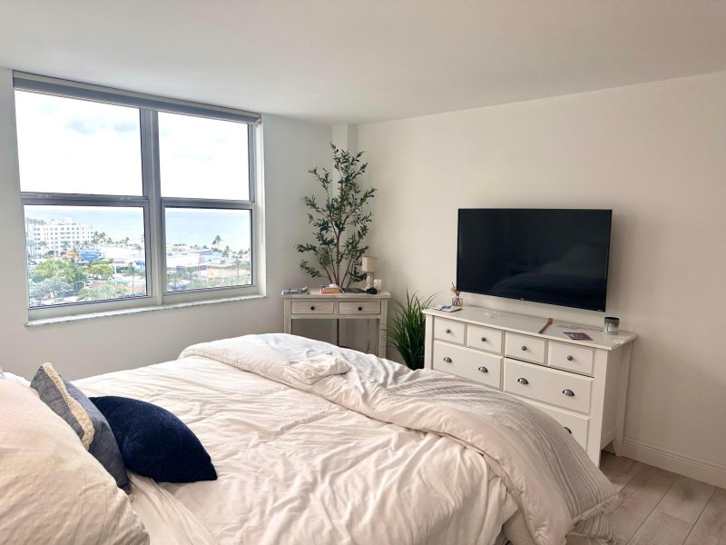 Condo for sale at The Venetian 1211