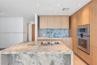 Comprar apartamento no Five Park Miami Beach 3004