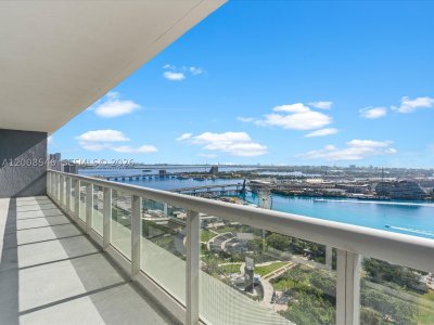 Comprar apartamento no 50 Biscayne 3308