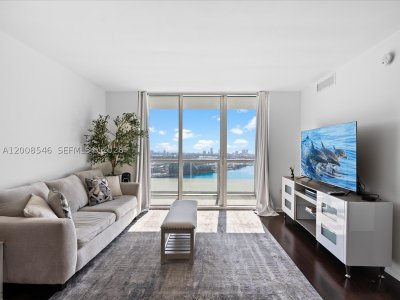 Comprar apartamento no 50 Biscayne 3308
