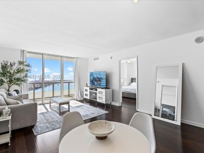 Comprar apartamento no 50 Biscayne 3308