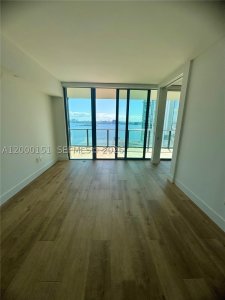Comprar apartamento no Paraiso Bay Miami 1805