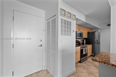 Aluguel de apartamento no The Collins Condo 1609