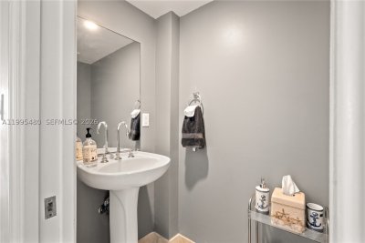 Aluguel de apartamento no The Collins Condo 1609