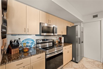 Aluguel de apartamento no The Collins Condo 1609