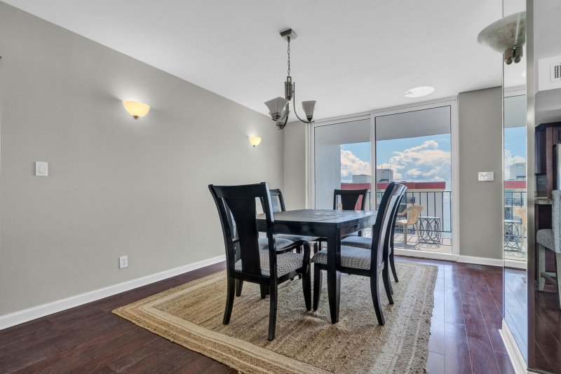 Condo for sale at Trafalgar Towers 1702