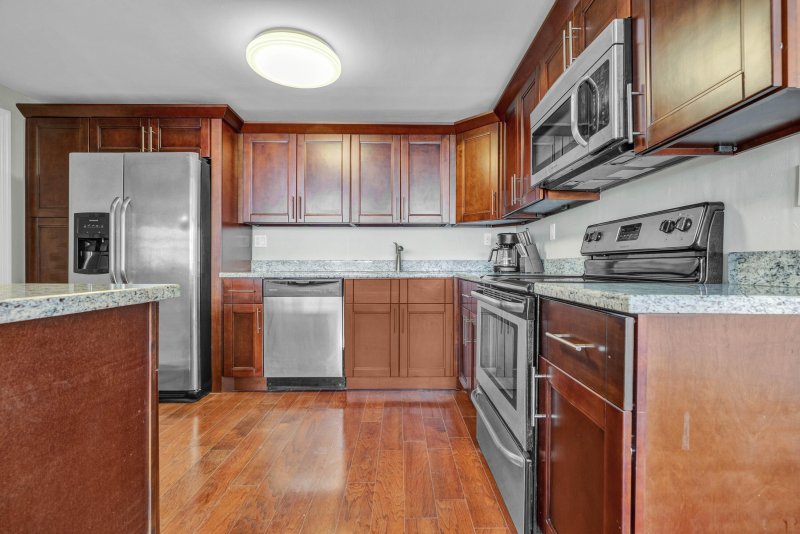 Condo for sale at Trafalgar Towers 1702